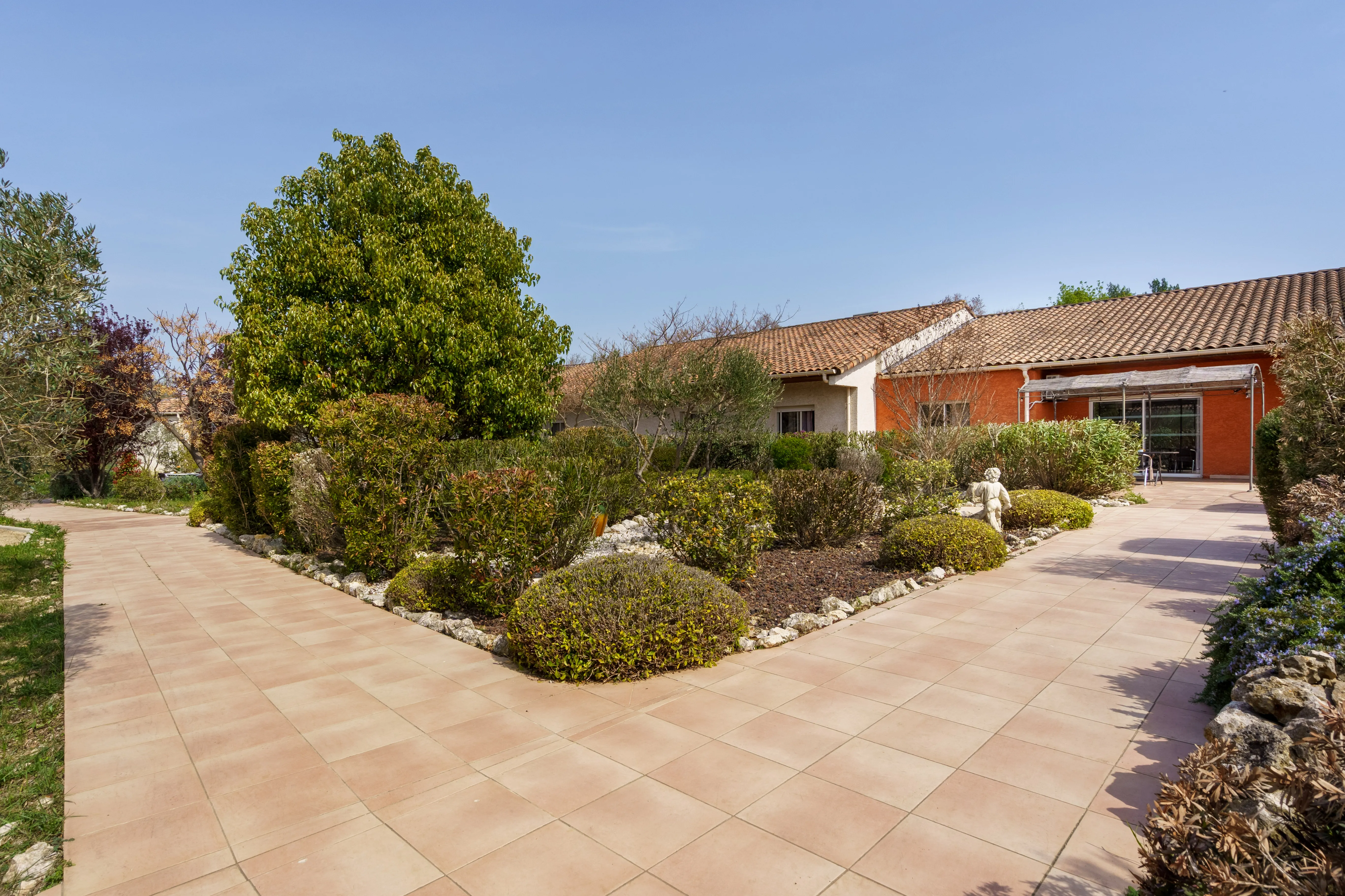 Photo de Residence Le Clos Des Oliviers - Maison de retraite / EHPAD