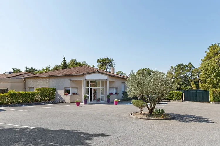 Residence De La Tour - Maison de retraite / EHPAD à La Baume-de-Transit
