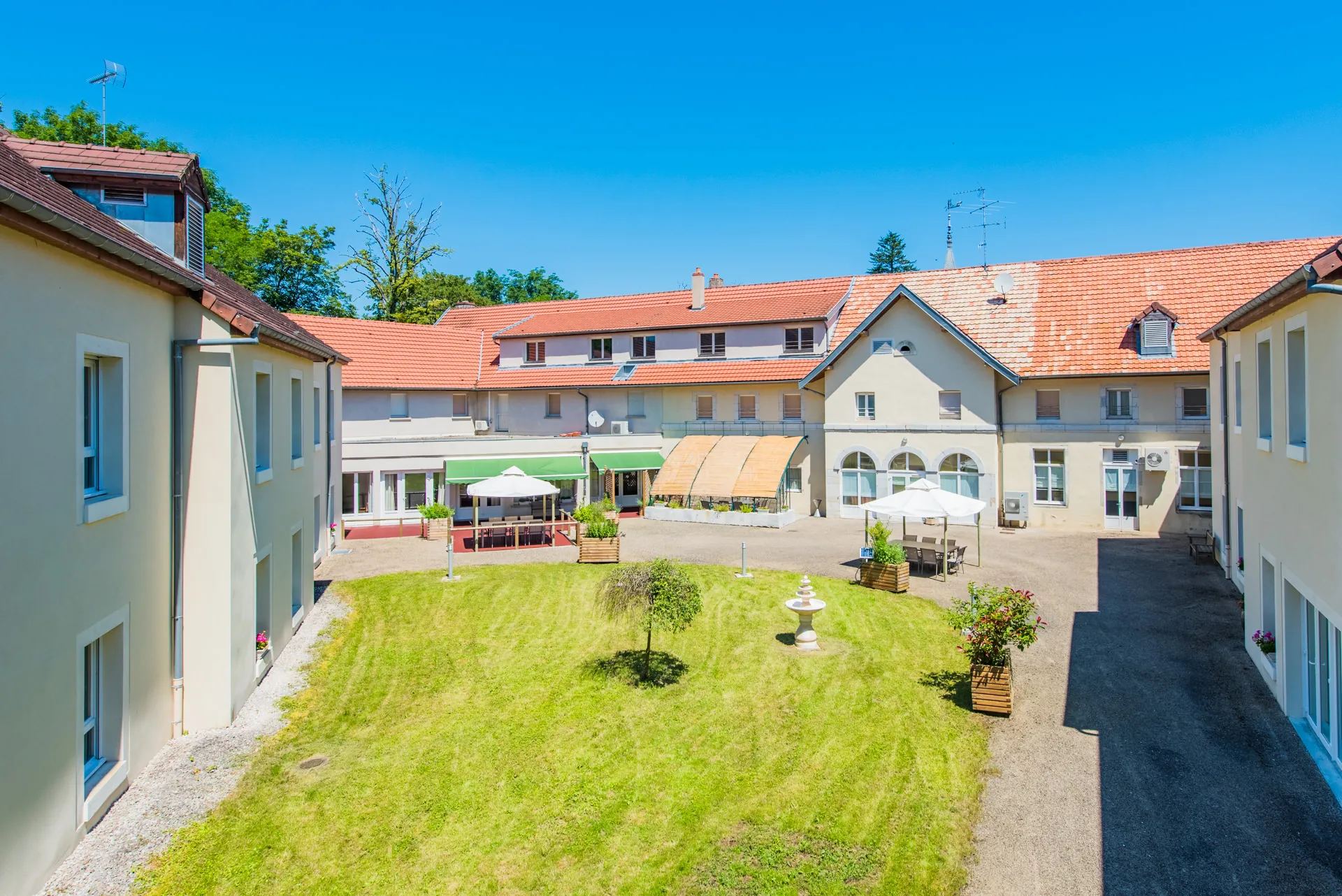 Photo principale de EHPAD La Maison de Clairvans - Maison de retraite / EHPAD