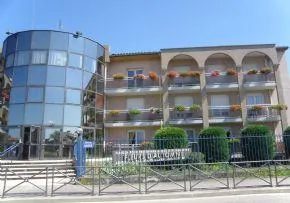 Maison De Retraite Fleurs D'Automne - Maison de retraite / EHPAD à Décines-Charpieu