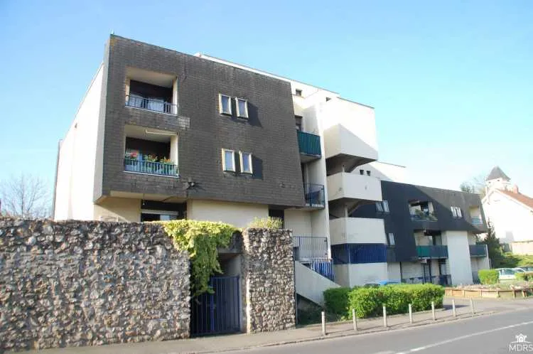Foyer Madeleine Chemin - Résidence Services Seniors à Longjumeau