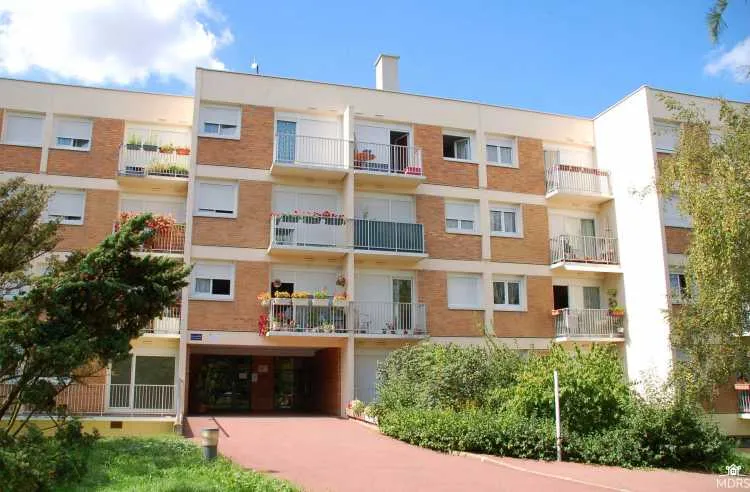 Foyer-Logement Jean Rostand - Résidence Services Seniors à Villeneuve-le-Roi