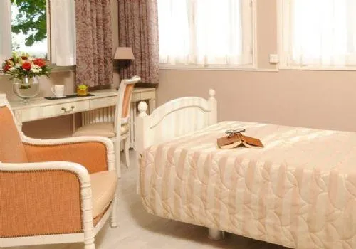 Photo de Maison De Famille Chateau De Chambourcy