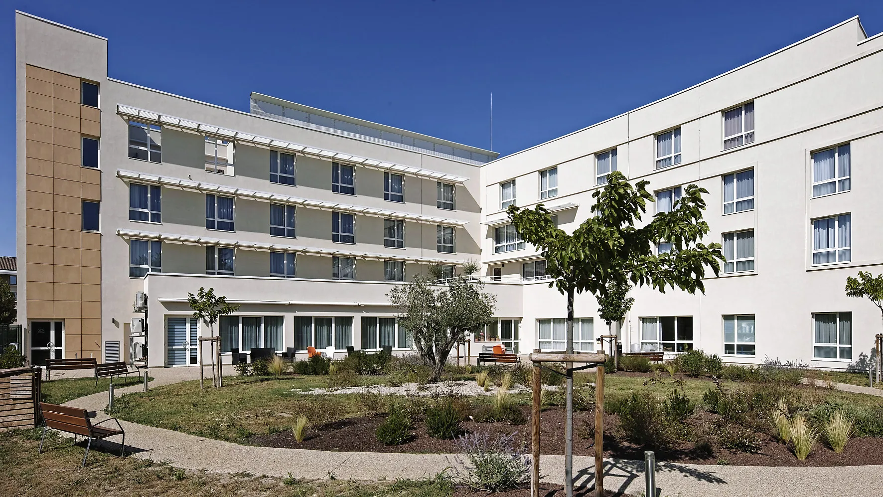 Photo principale de Résidence Les Portes Du Luberon - Maison de retraite / EHPAD