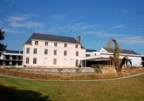 Ehpad Residence Les Fontaines - Maison de retraite / EHPAD à Châteauneuf-sur-Sarthe